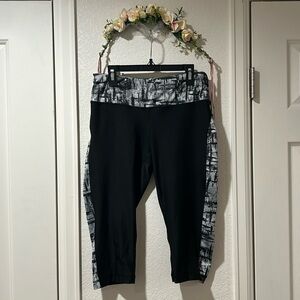 Velocity Cropped Leggings